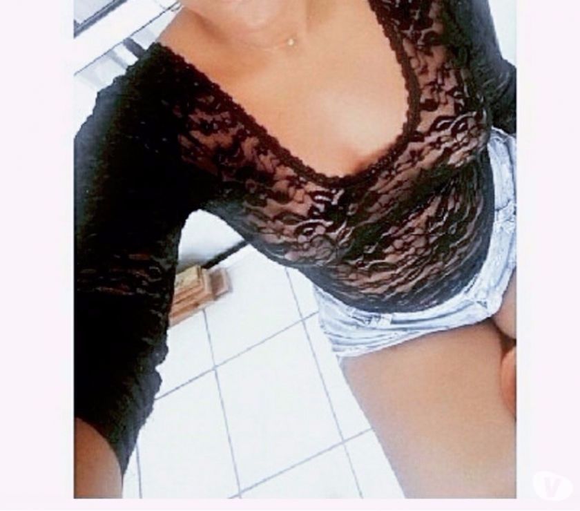 Femme à la peau douce et bronzée